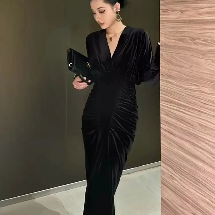 黑色丝绒连衣裙2025秋季新款出席重要场合巨好看高端大气修身裙子