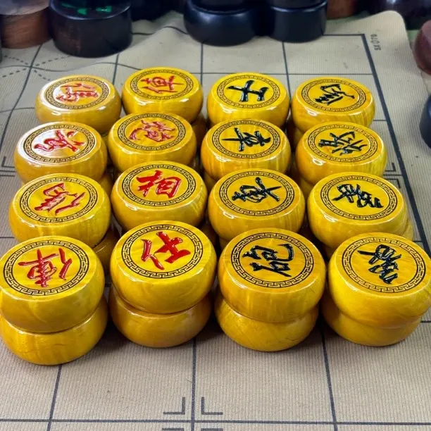 大叶桢楠实木中国象棋皮革棋盘礼盒套装成人送礼收藏佳品