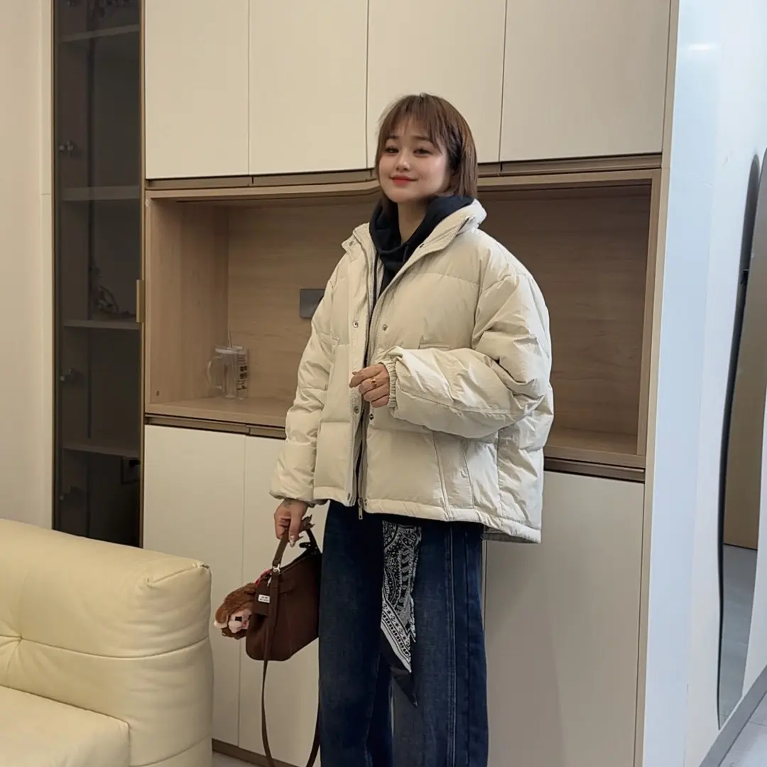 魏佳订制-立领短款女冬季宽松百搭慵懒加厚白鸭绒面包羽绒服3041