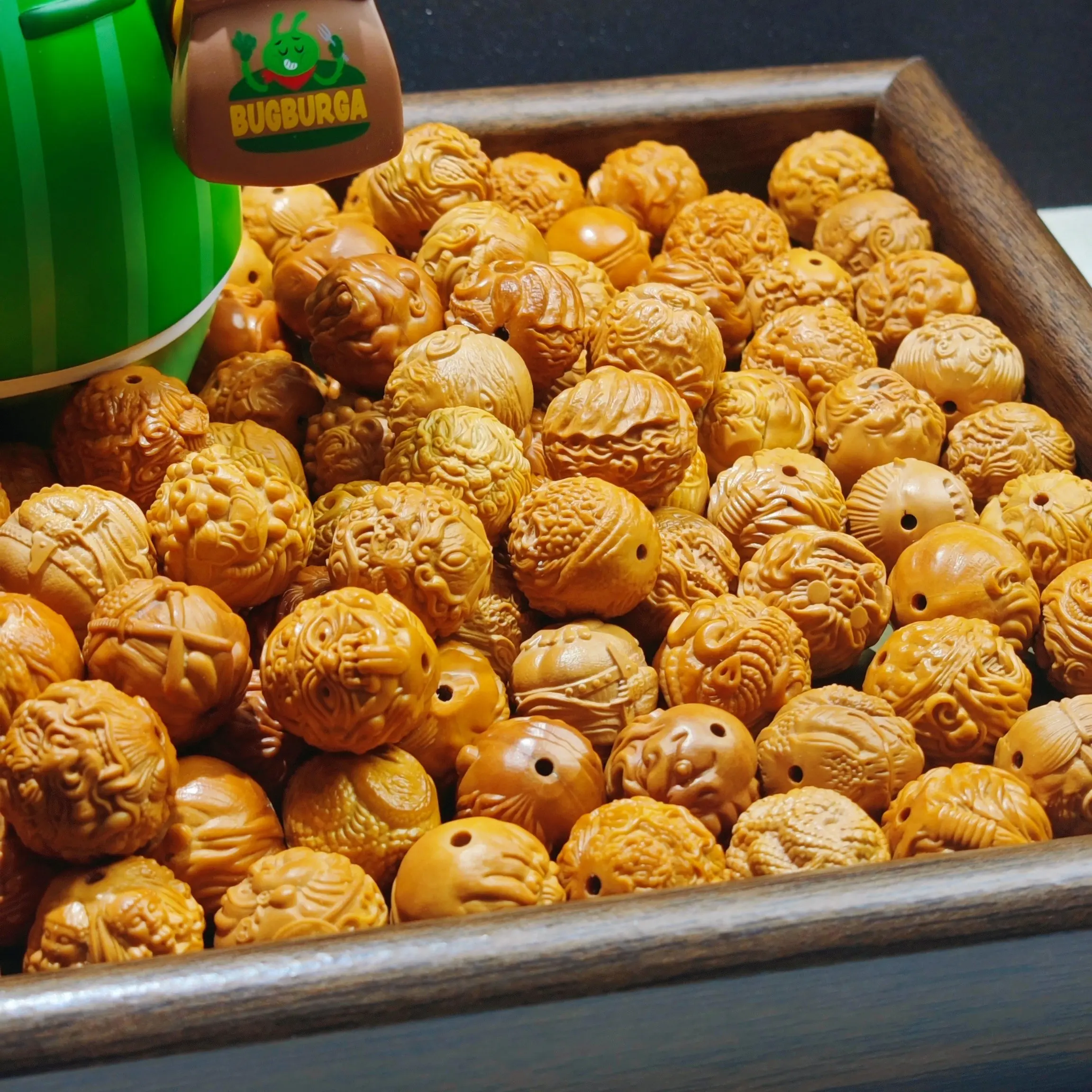 16.8发五颗  默认微瑕不退换 接受再拍 尽量给挑好点的 题材多