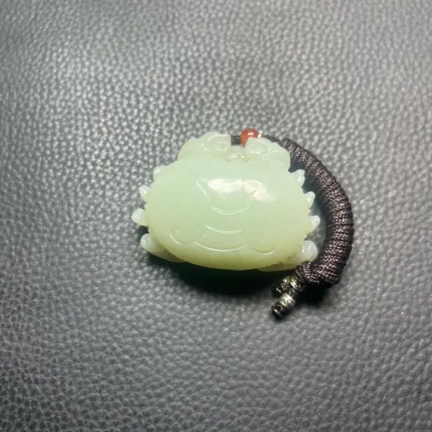 精美天然和田玉立体螃蟹八方来财吊坠