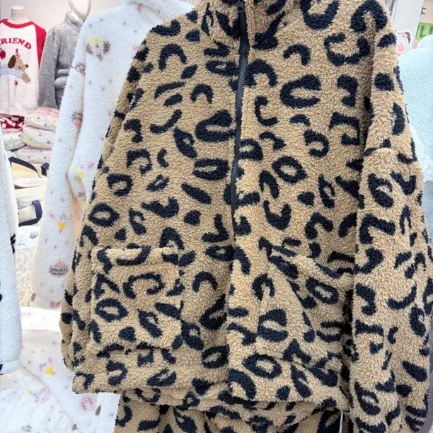 秋冬季豹纹法兰绒加厚保暖长袖长裤可外穿女士家居服套装