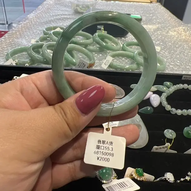 圈口55天然绿色缅甸A货翡翠女款玉手镯