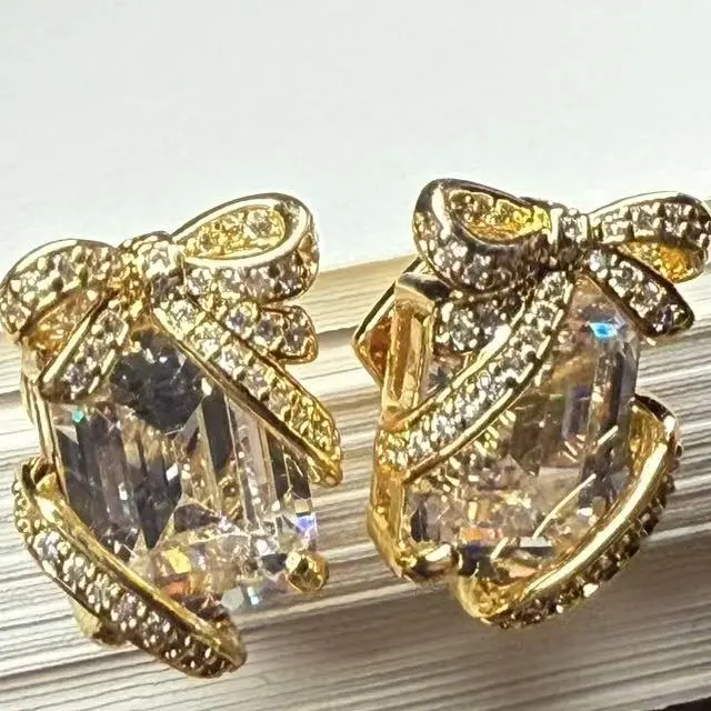 黄铜锆石耳饰 镀18k金KS小香风浪漫蝴蝶结小方糖精致耳钉