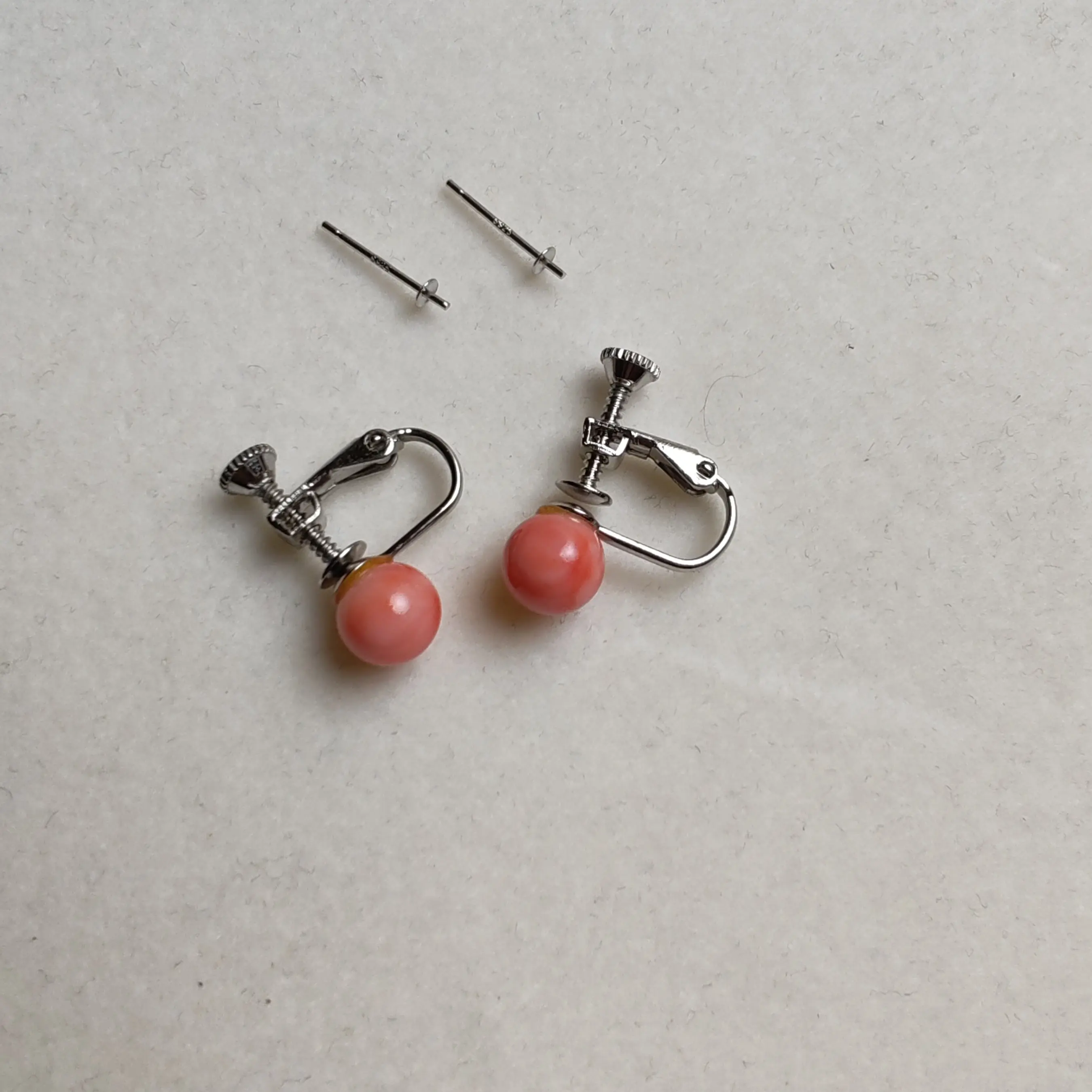 天然珊瑚粉红圆珠耳饰