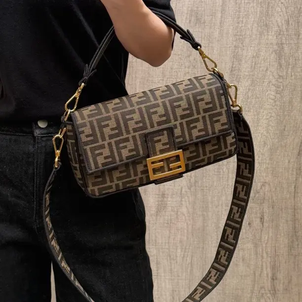95新 FENDI/芬迪 發發中古·老花法棍中号刺绣肩带手提 单肩斜挎包