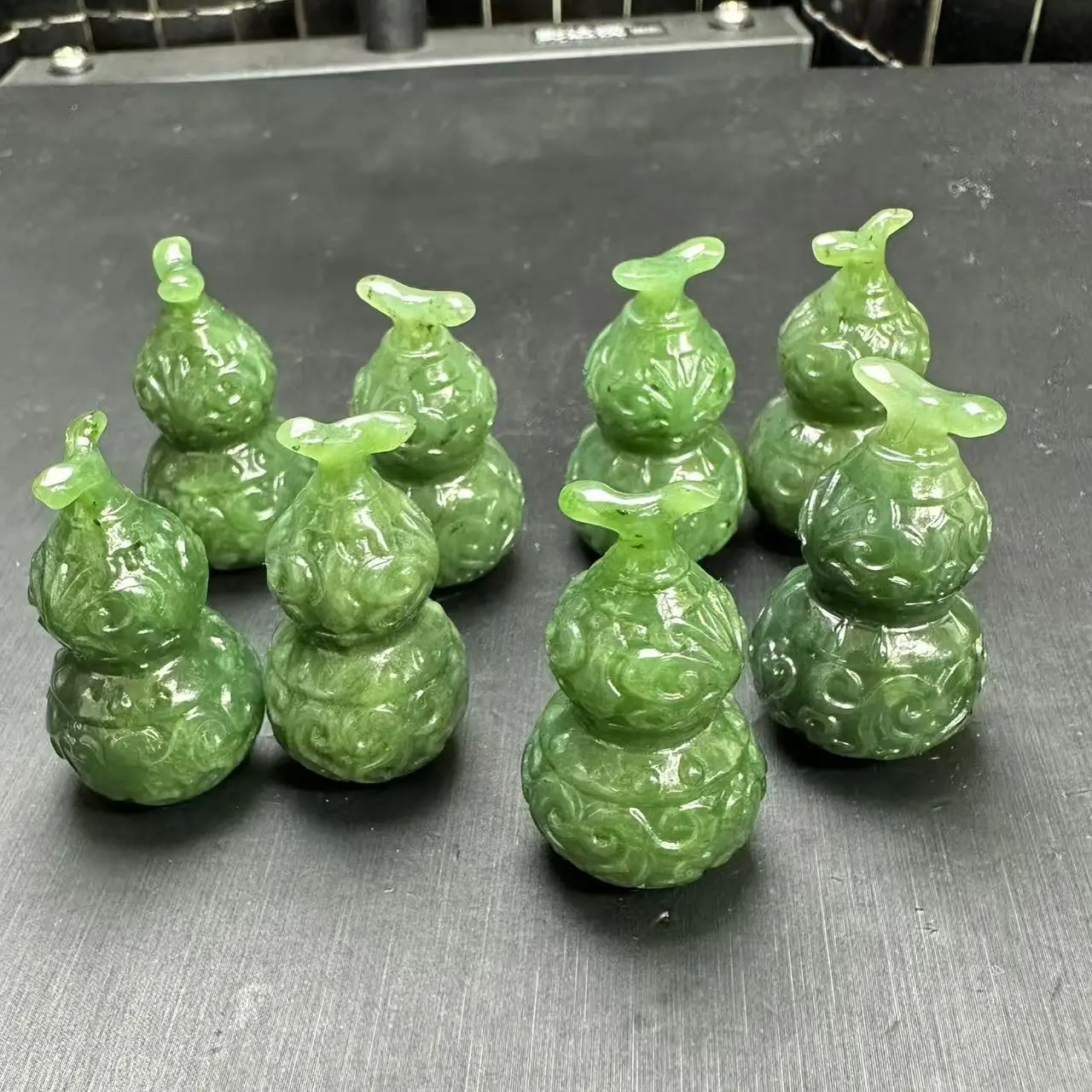 和田玉菠菜绿福禄葫芦吊坠