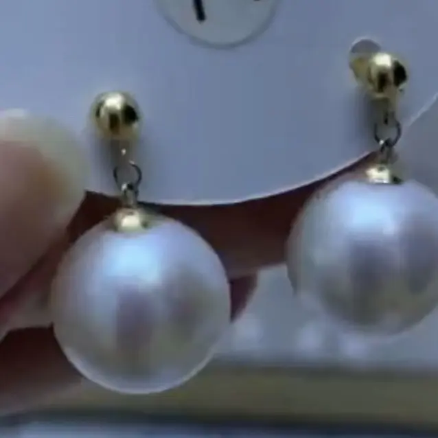 18K金正圆极光淡水耳饰