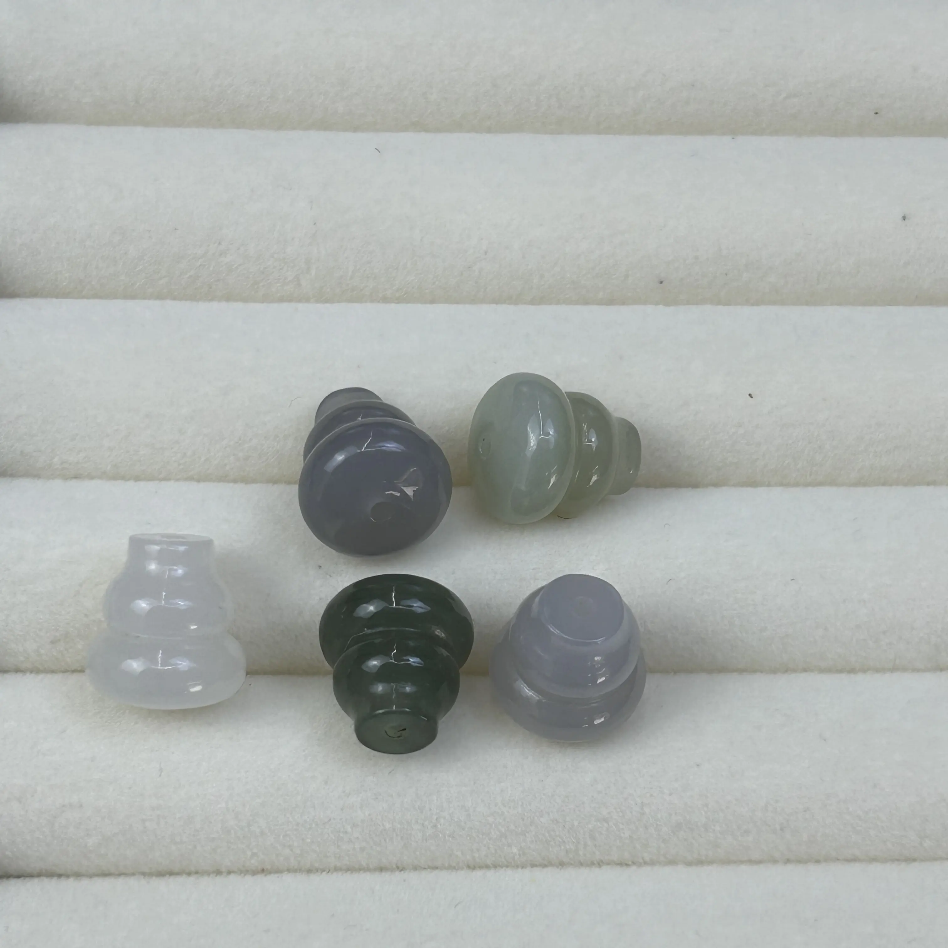 三通新疆料挂件颈饰