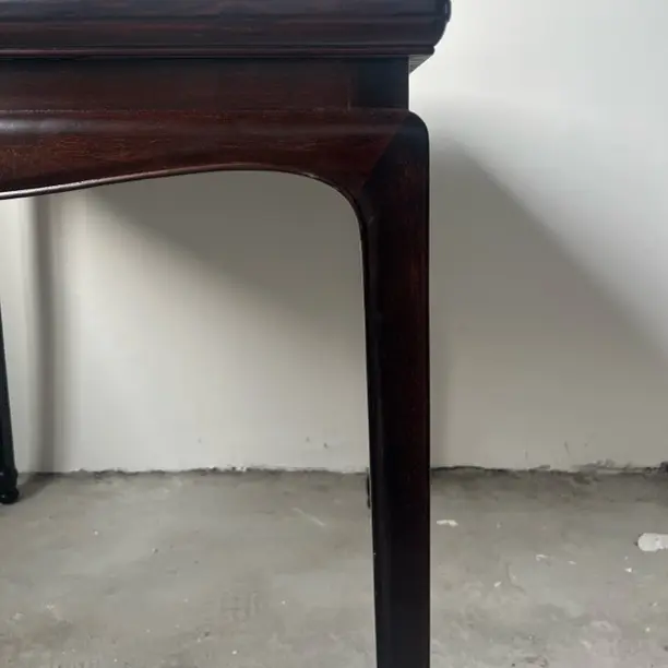 虎门牙板，抱球腿足，大理石面书房桌！尺寸：76*76*81厘米。