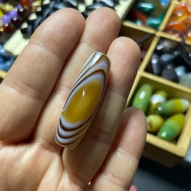  天然玛瑙焦糖色缠丝天珠尺寸40.4/13.6mm