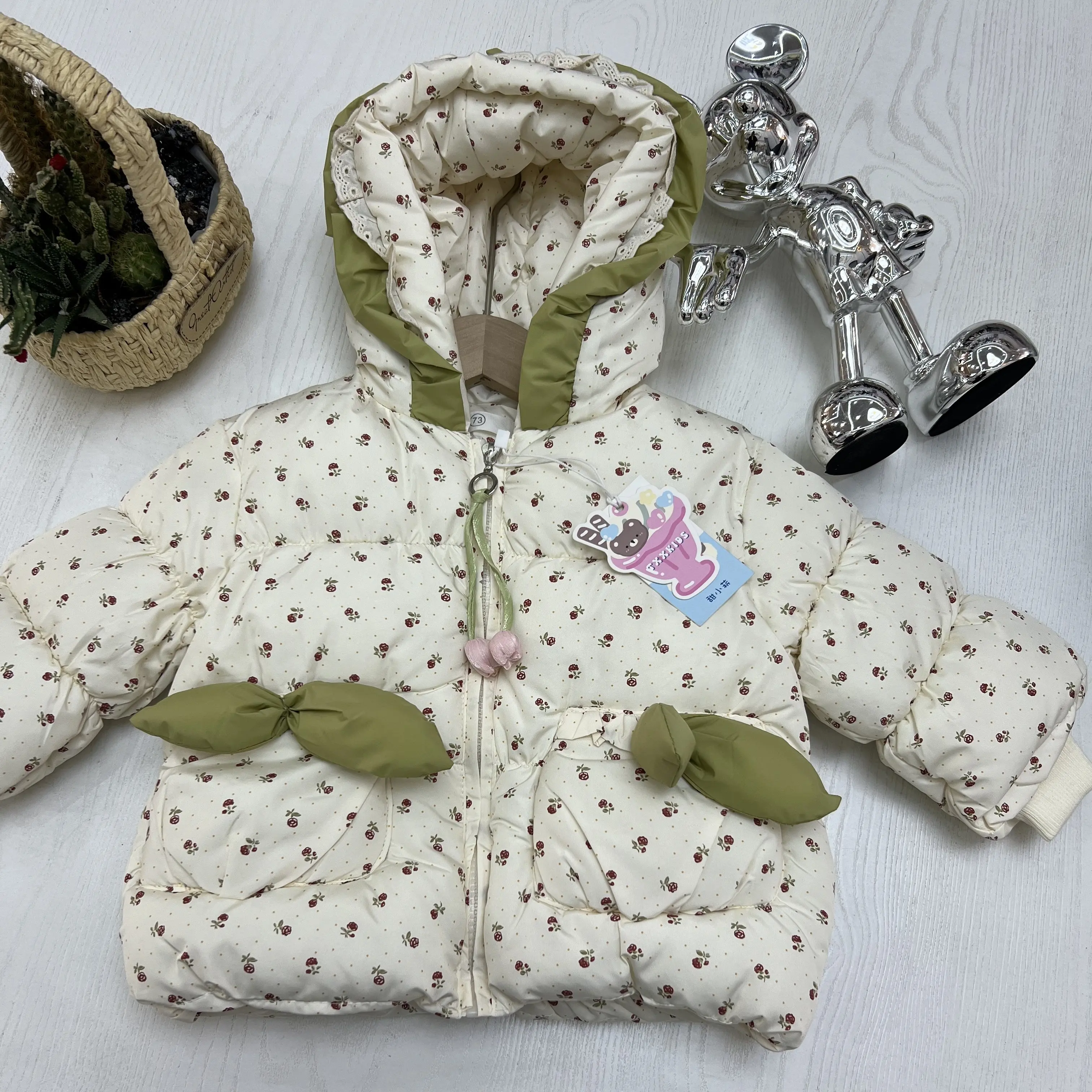 女童冬季新款连帽卡通爱心羽绒外套保暖洋气