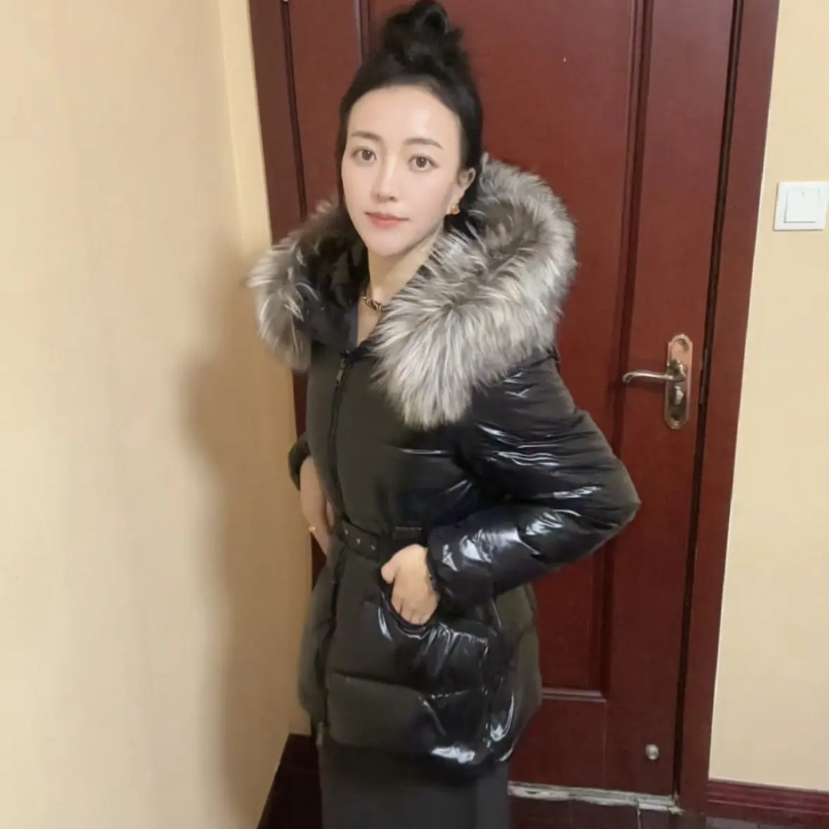 短款女冬季新款收腰显瘦领加厚白鹅绒高端外套