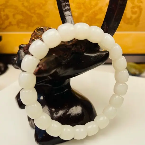 天然和田玉白玉珠径约10mm手串