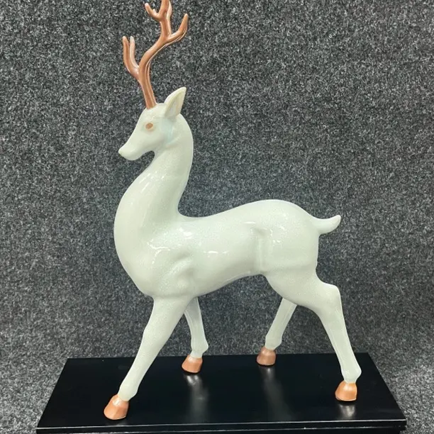 家居客厅玄关办公室装饰品雕塑白瓷简约工艺品创意礼品陶瓷可爱