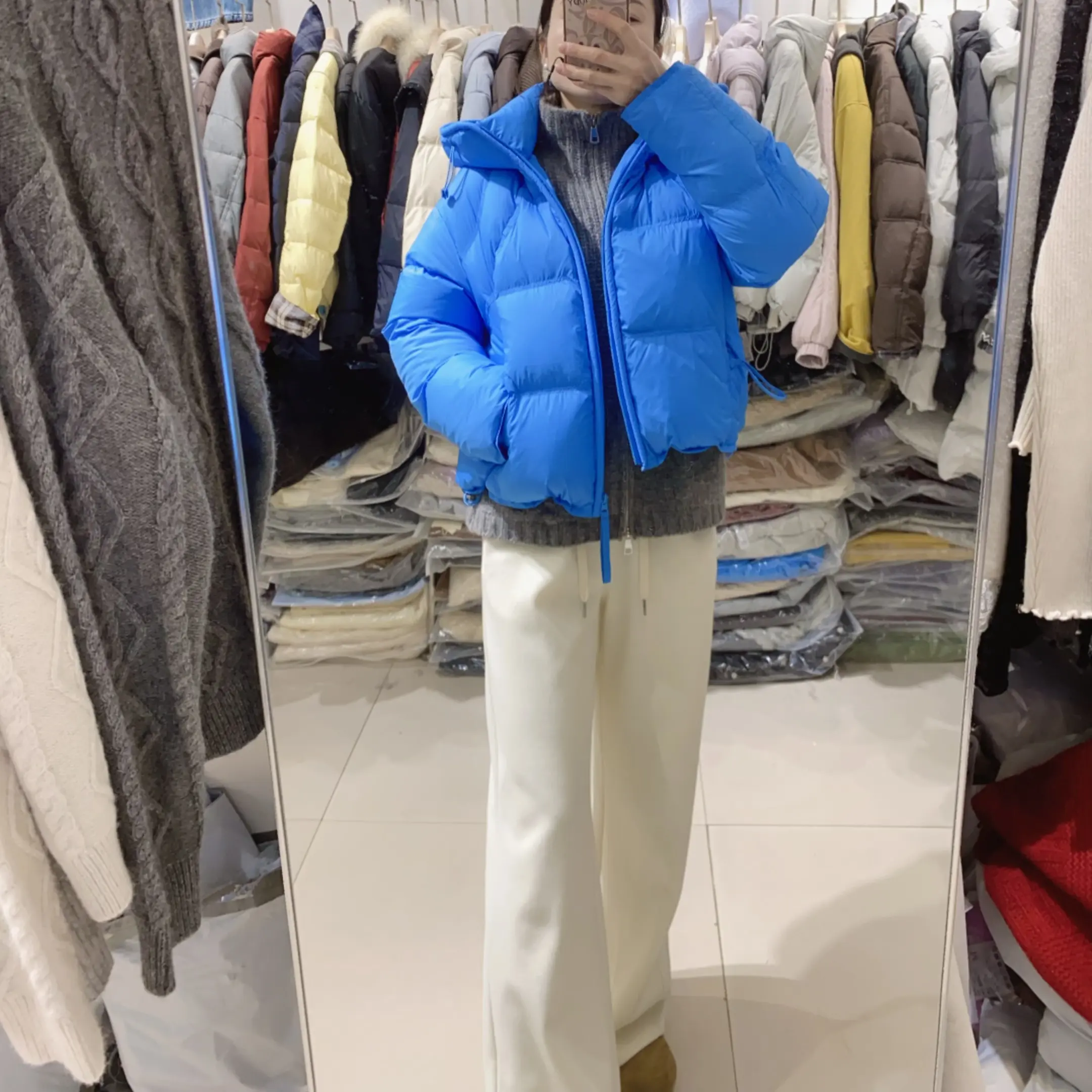 冬季短款连帽蓝色白鸭绒泡芙感羽绒服女款时尚百搭保暖