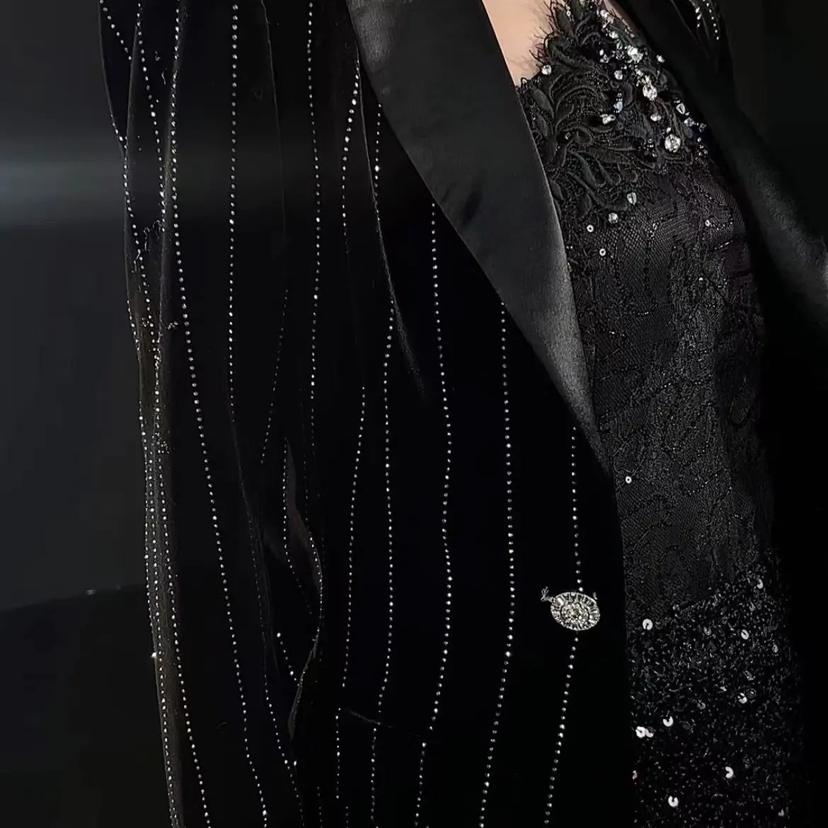 丝绒订珠烫钻收腰西装外套气质百搭