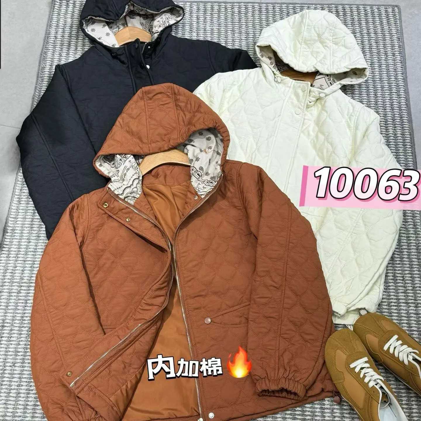 彩衣蝶纯色连帽宽松休闲加厚保暖夹棉外套百搭冬季棉衣