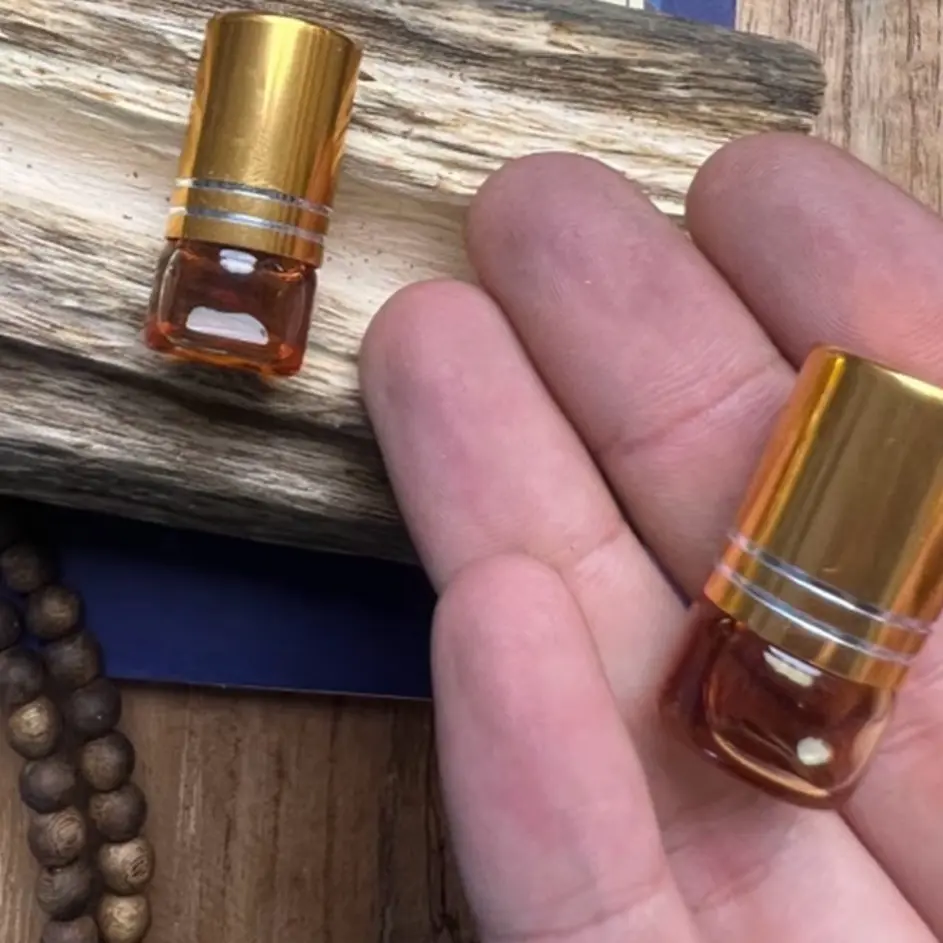 沉香奇楠 虫漏老油 沉香精油古法楠木 古法蒸馏 1克装水