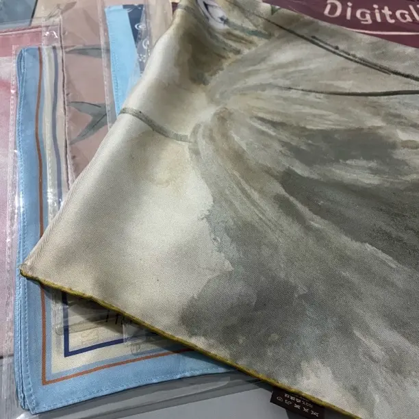 100桑蚕丝小方巾50x50二条