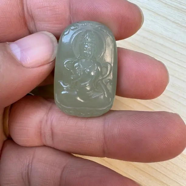 和田玉观音挂件质地细腻油润雕工精细