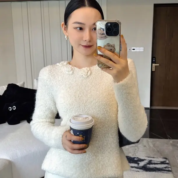  TaYida精致小可爱甜美温柔针织衫圆领小花毛圈套头针织衫纯白色