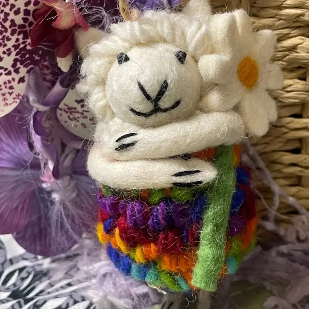 热销秋冬新款毡小羊钥匙扣挂饰可爱时尚高级感手工立体玩偶