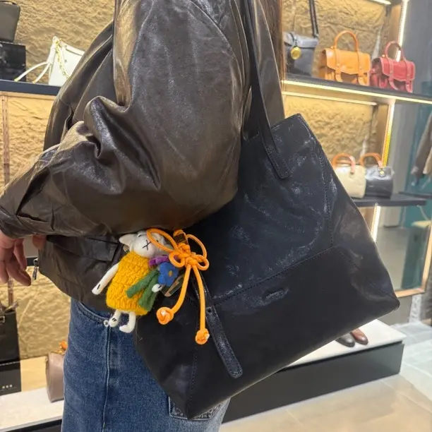 新款真皮百搭大容量单肩斜挎托特包秋冬通勤适用