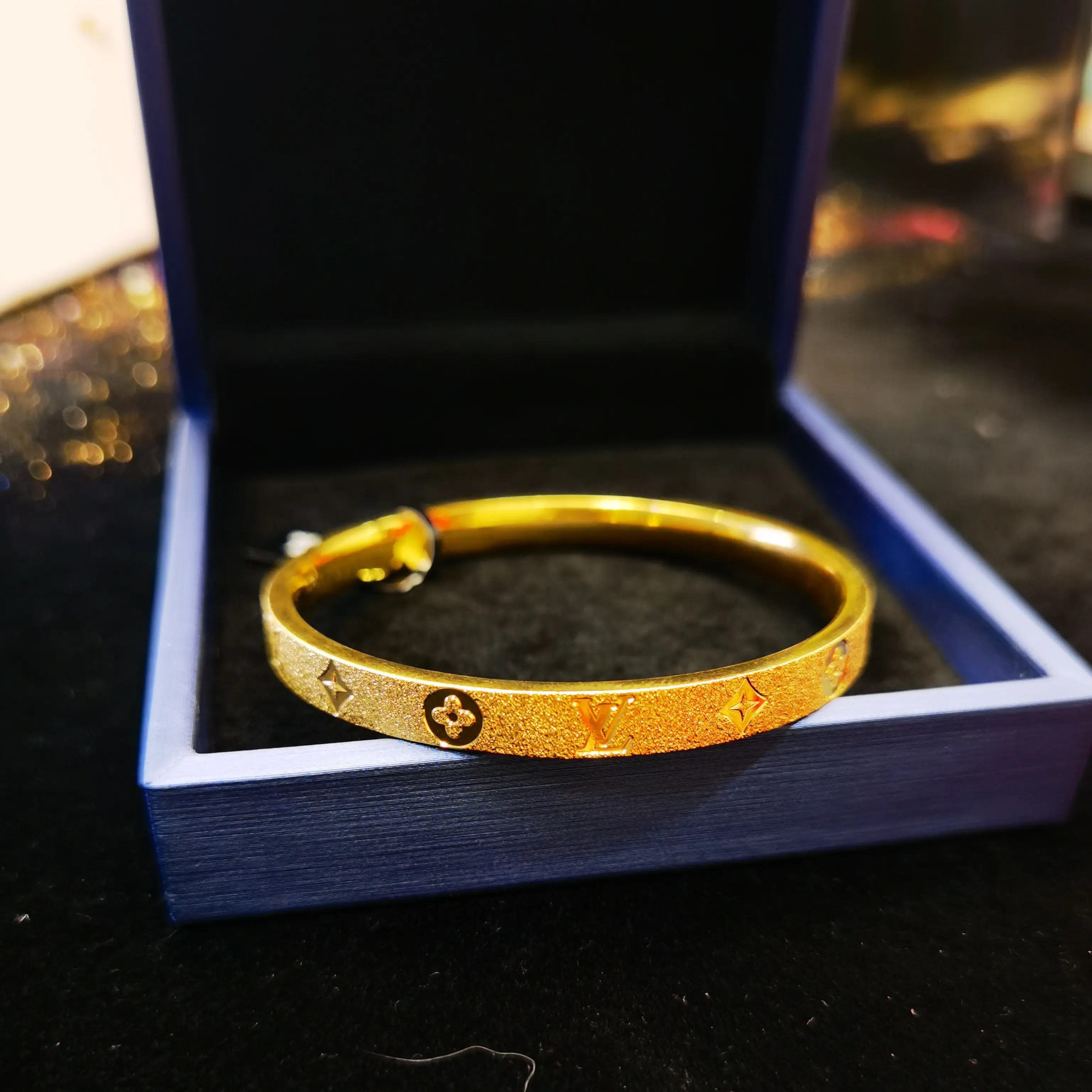 铜合金手镯 铜合金手镯 64圈口铜合金砂面四叶草满天星老花手工雕