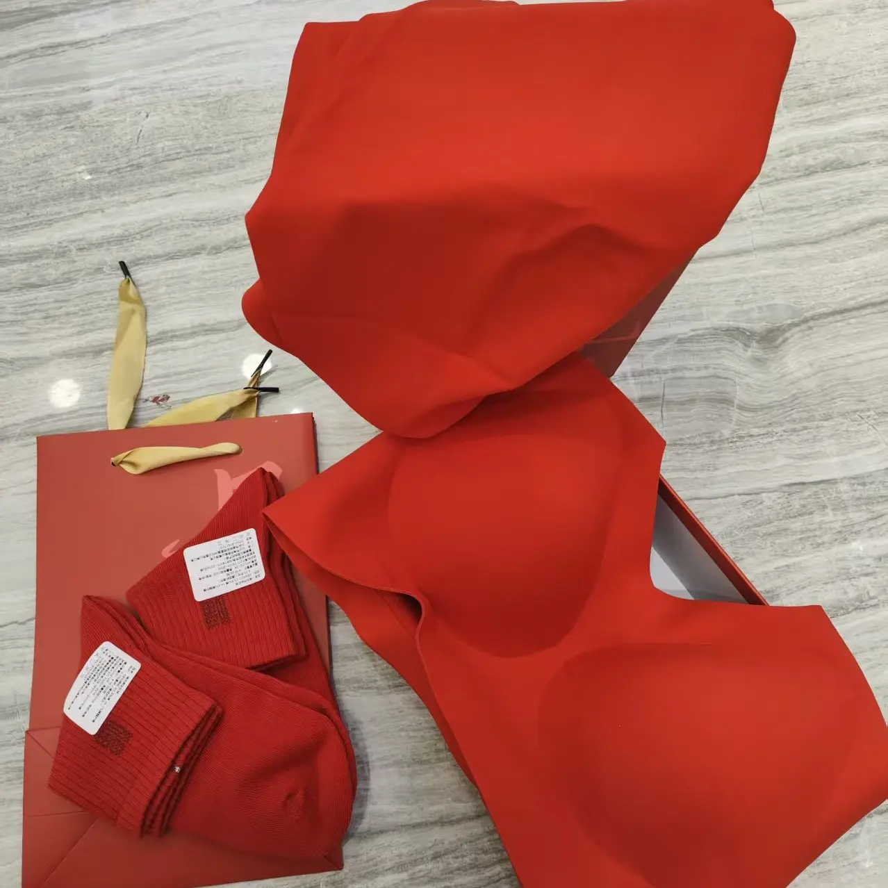 红色亲肤无痕无钢圈透气背心