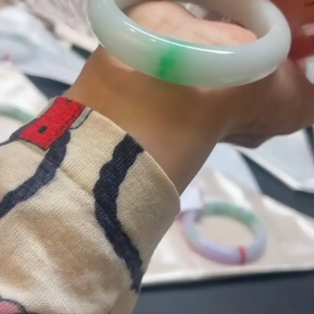 缅甸天然 A货飘阳绿翡翠手镯