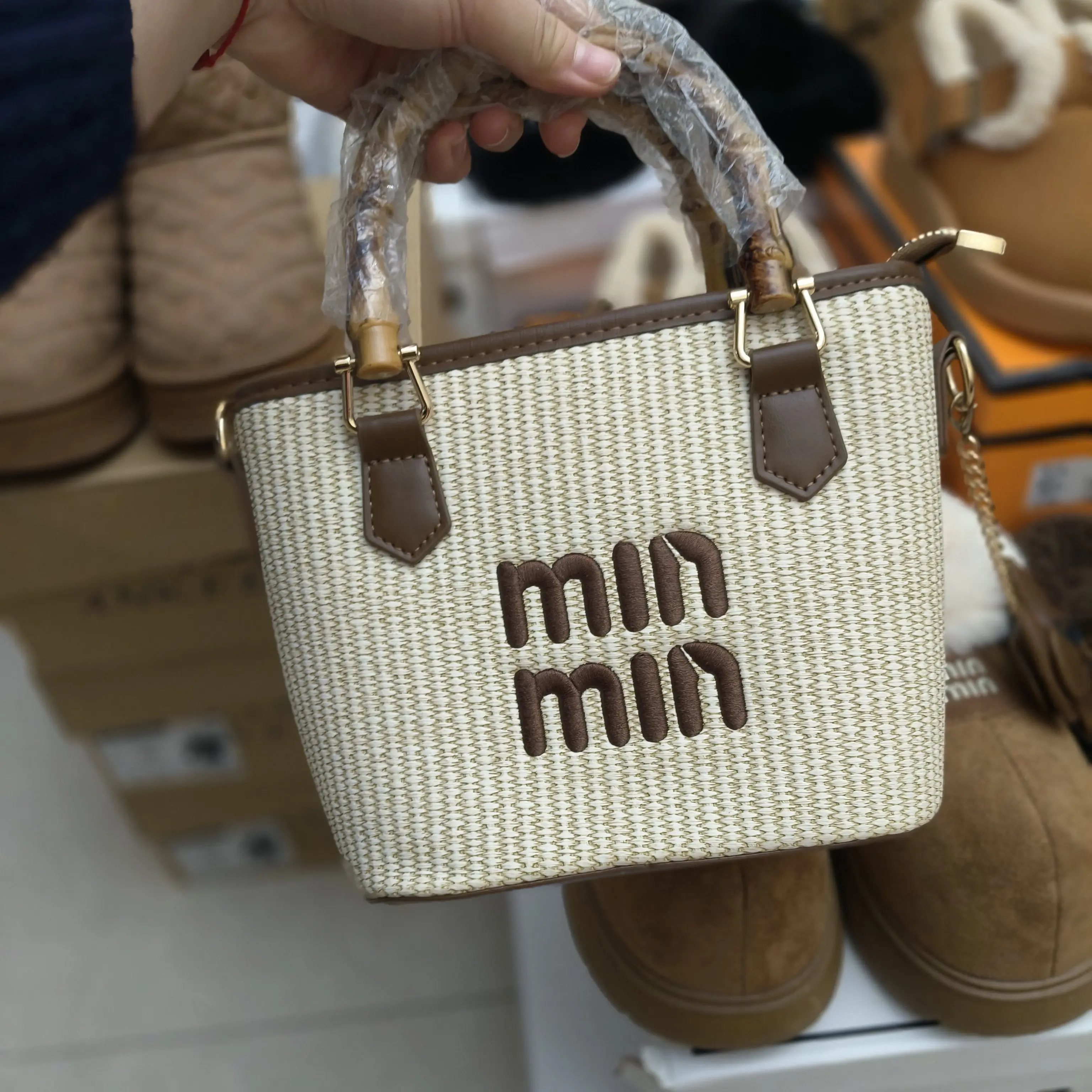 洋气百搭时尚字母手提包斜挎单肩包适合外出旅行