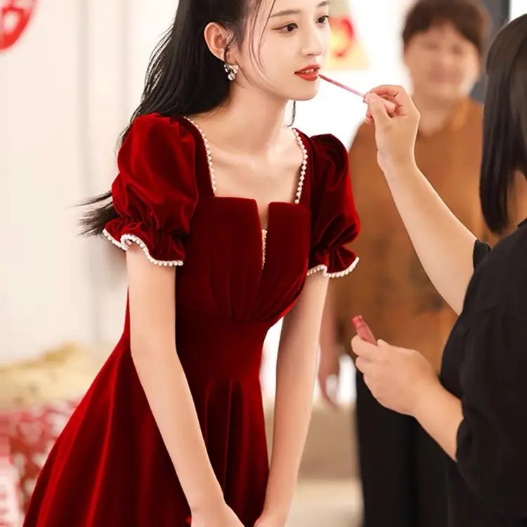 酒红色敬酒服新娘2025新款小个子法式结婚显瘦回门订婚礼服连衣裙