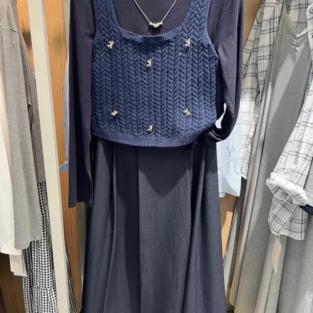 VVFUSHI 13078秋季新款时尚打底毛衣马甲搭配半身裙套装洋气显瘦