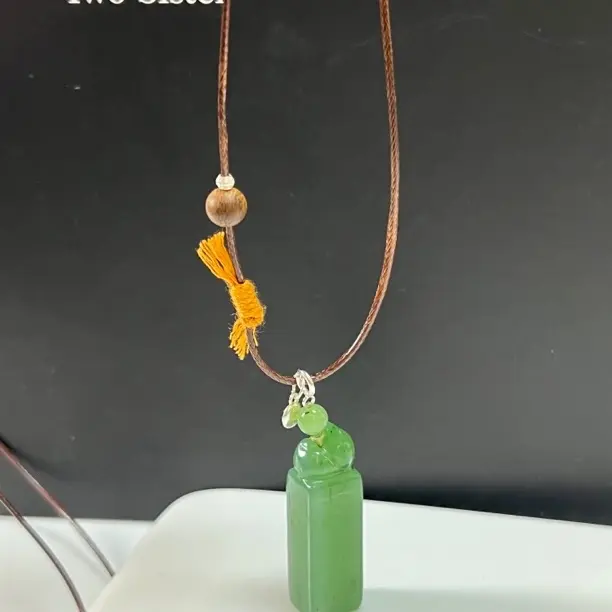 和田玉碧玉立柱小猫吊坠 多样性发一件