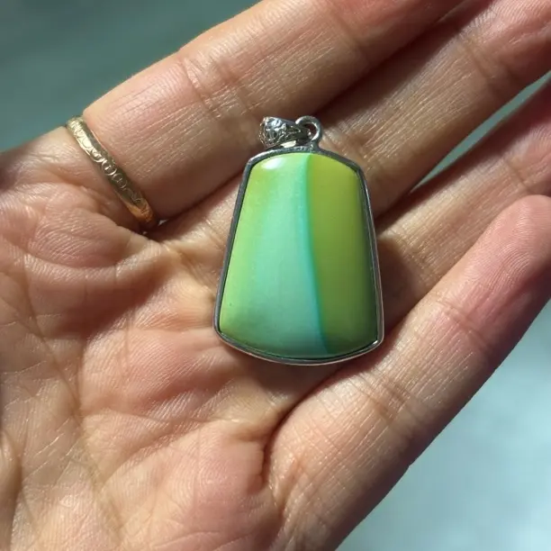 S925银水波纹绿松石无事牌