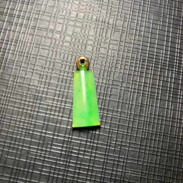 天然缅甸翡翠吊坠