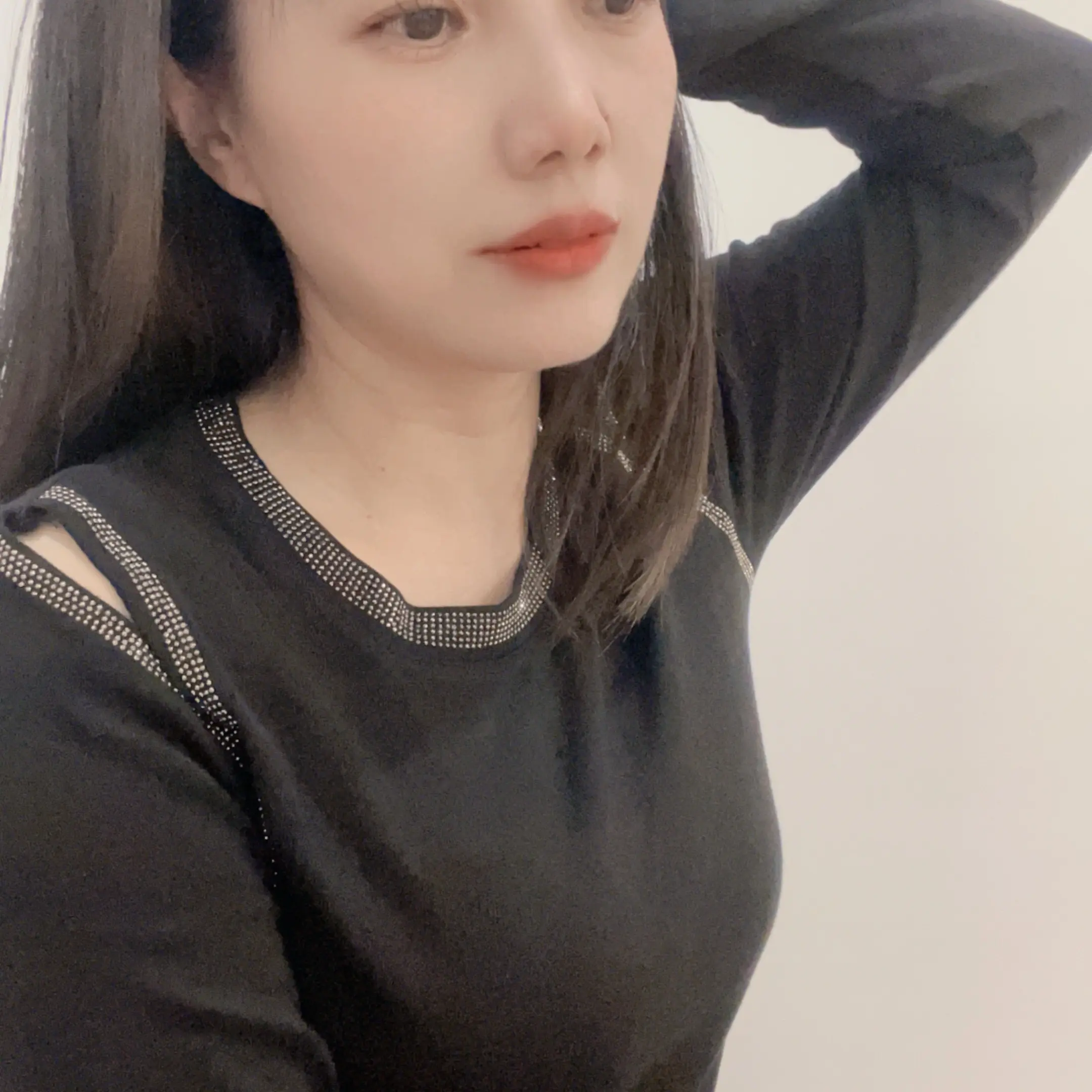 性感风长袖女烫钻休闲风T恤黑色秋冬露肩打底衫