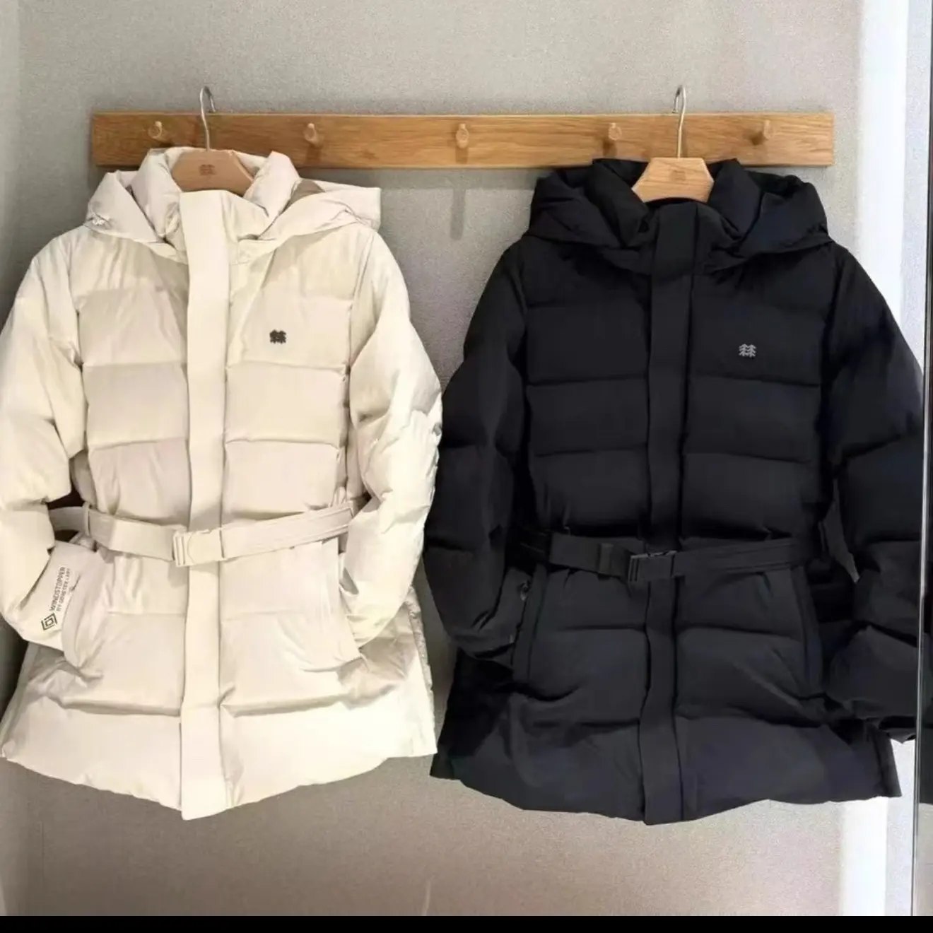 标准版科技隆女士中量连帽收腰防风防泼水鹅绒夹克可扫马小树