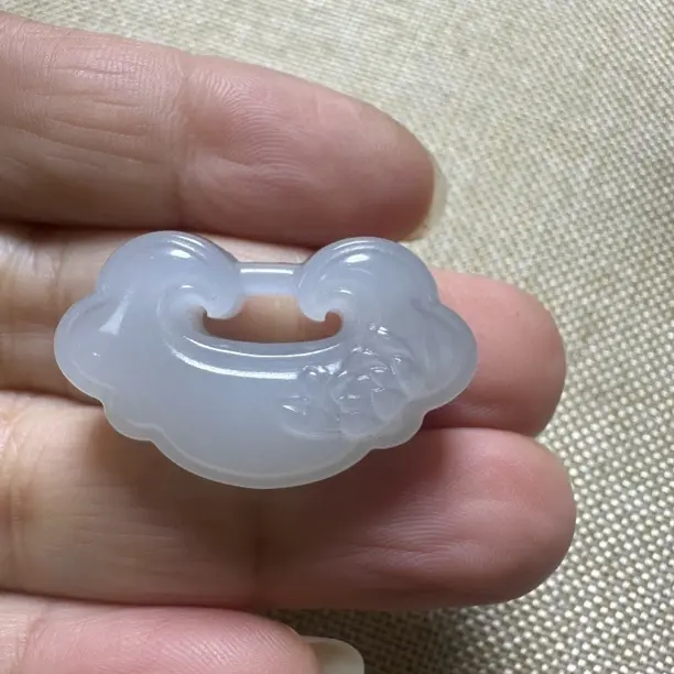 天然和田玉如意锁吊坠 寓意吉祥男女款挂坠