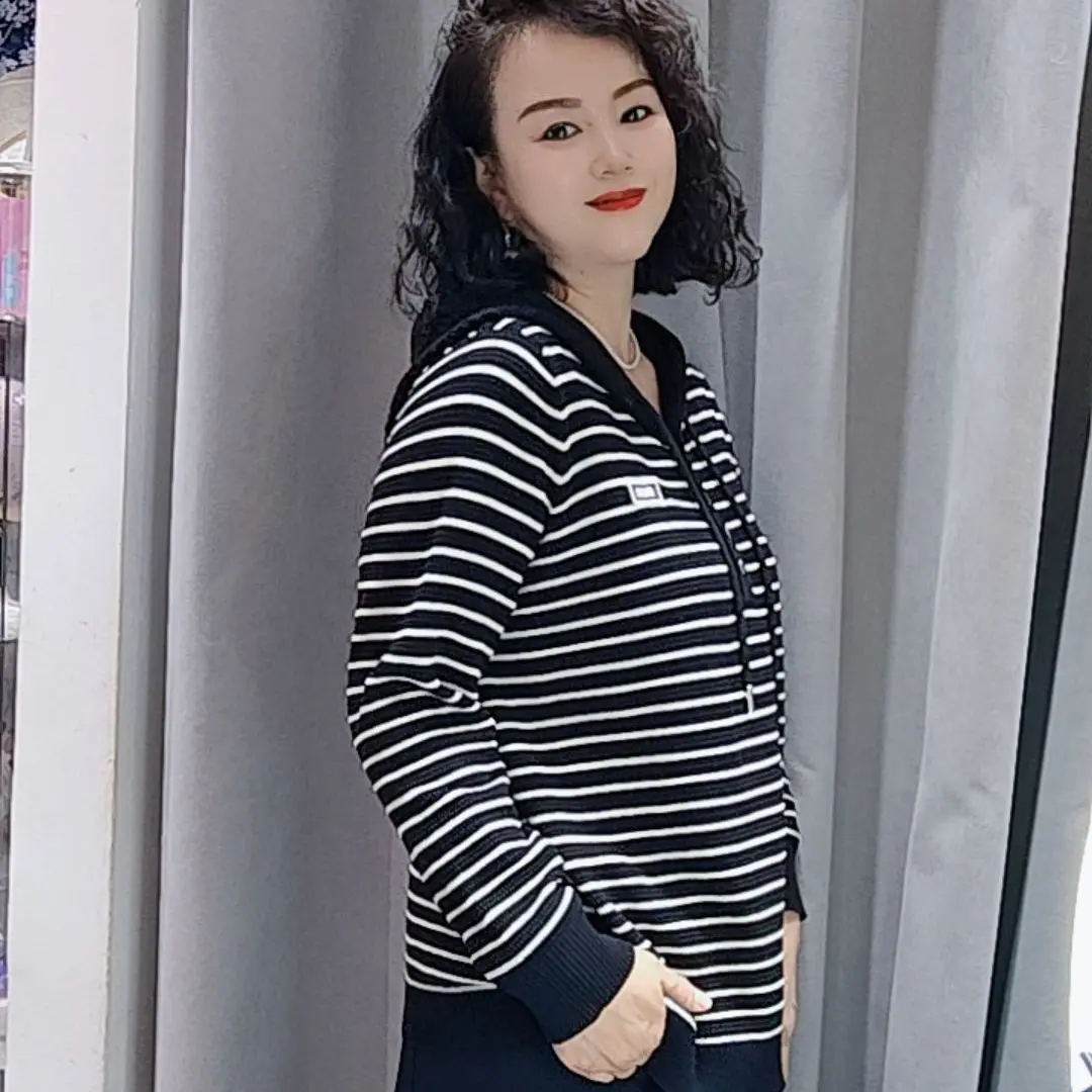 条纹印花纽扣休闲连帽长袖女T恤翻领宽松春秋春季