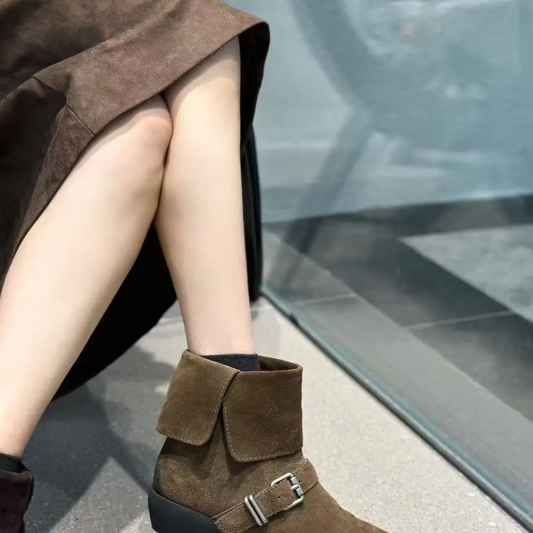 女冬季尖头短靴坡跟套筒中跟方头复古港风秋季欧美风