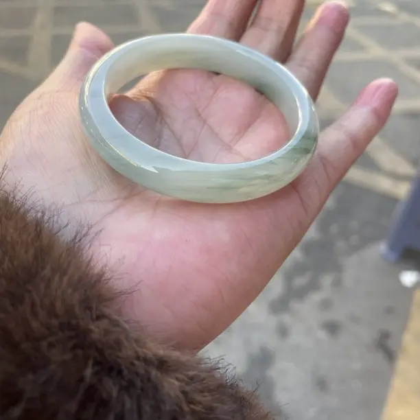 天然新疆天山翠飘绿花女士玉手镯时尚百搭礼物