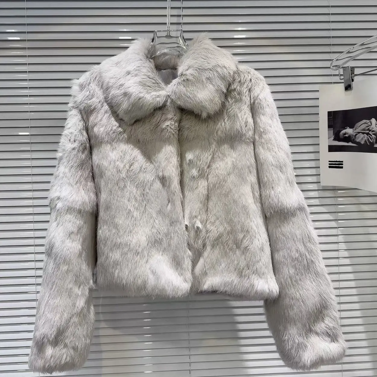 时尚百搭短款纯色翻领兔毛外套