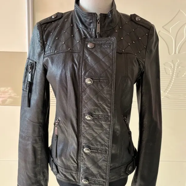 女款皮衣（默认微脏微瑕疵）以直播间为准