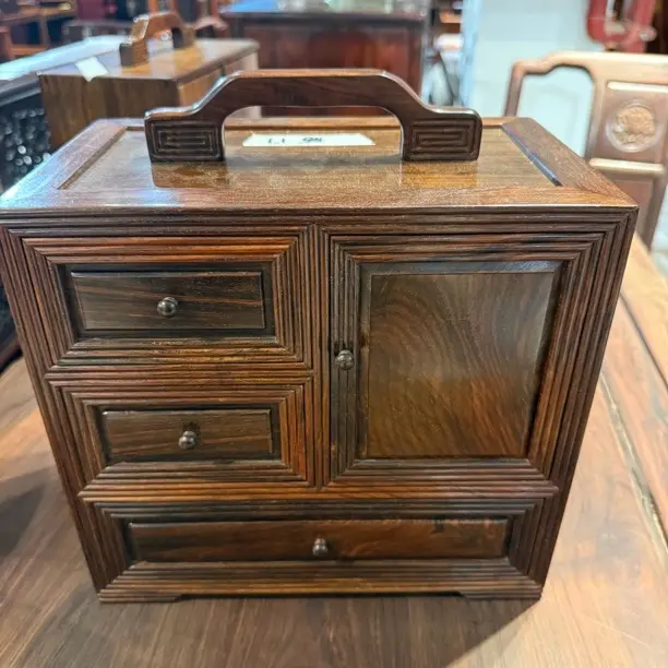 17号大红酸枝首饰盒