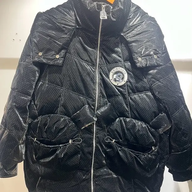 女士冬季加厚连帽保暖时尚中长款可拆卸袖亮面外套