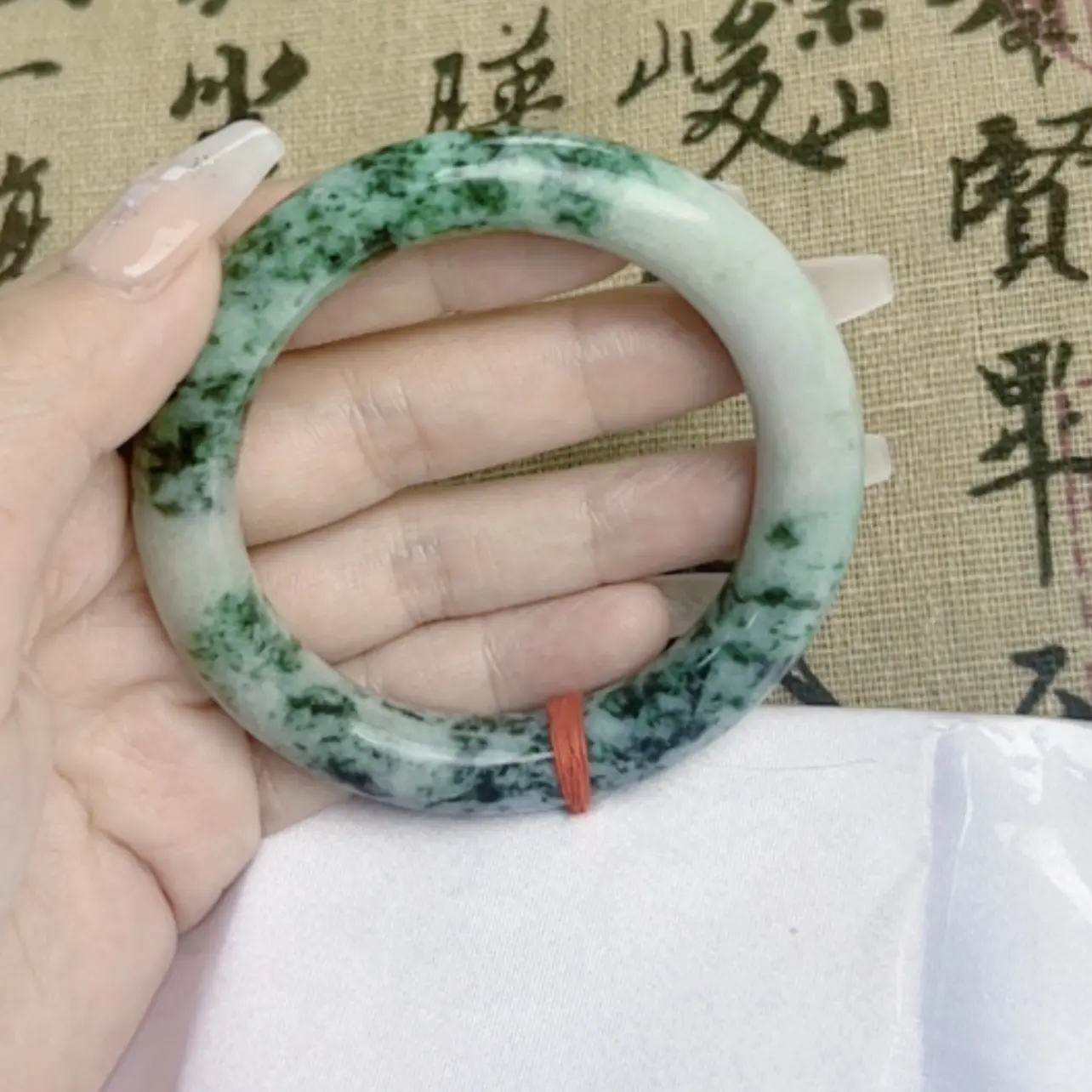 实拍翡翠飘花圆条正圈53 - 55圈口带证书，支持复检2