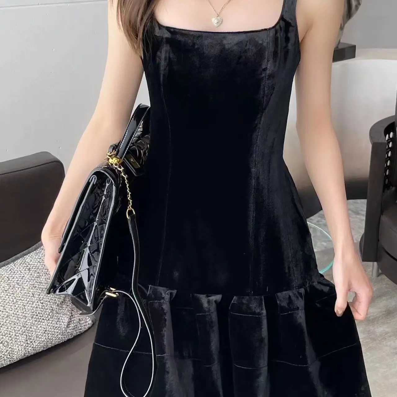 陈丽丽 /法式赫本风宽肩带连衣裙 丝绒 亏清库没有7天 慎拍