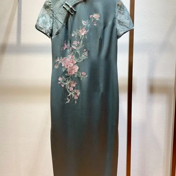 HT优雅气质重工刺绣收腰显瘦复古中国风长款婚宴喜婆婆礼服旗袍